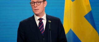 Medan barnen svälter går utrikesministern på restaurang