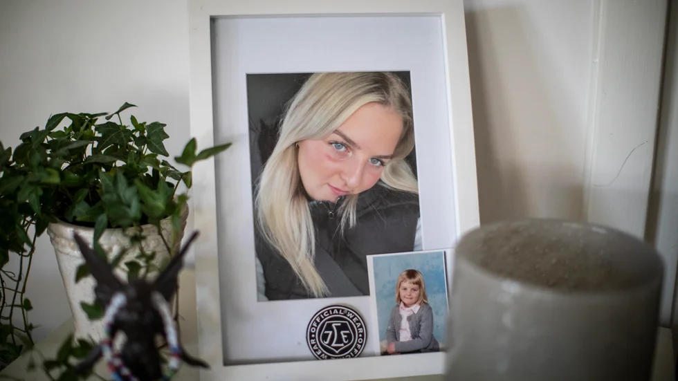 Agnes Redlund i Enköping mördades. Hon blev 19 år. " Ungdomar måste få utbildning. Att man kan få bli inkastad på en arbetsplats och lämnad ensam är bara helt obegripligt" säger Agnes mamma Maria.