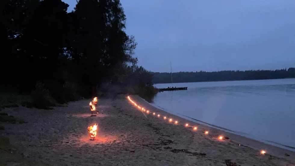 Lyskvällen vid Vivesta havsbad håller på att bli en tradition. Nu har man sagt adjö till sommaren och hälsat hösten välkommen.