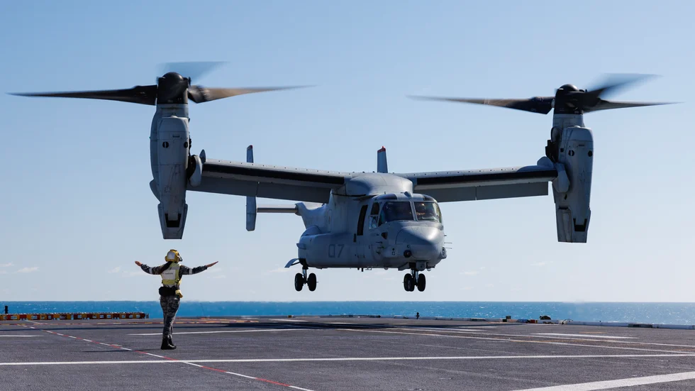 Den amerikanska militären ställer tills vidare in alla flygningar med flygfarkosten Osprey, en slags blandning mellan helikopter och flygplan, efter flera olyckor med dödlig utgång. Arkivbild.
