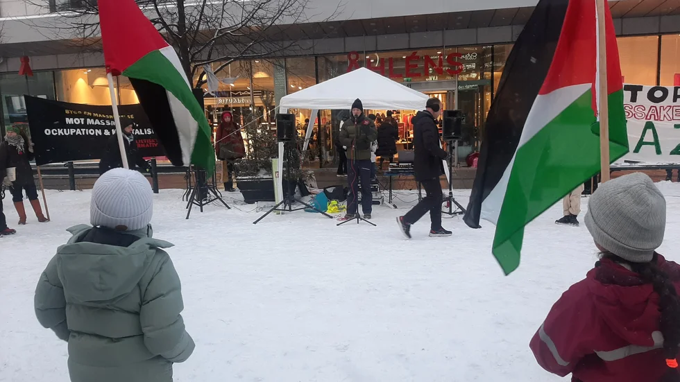 Demonstration och protest mot Israels angrepp på Gaza, Jonas Brännberg talar.