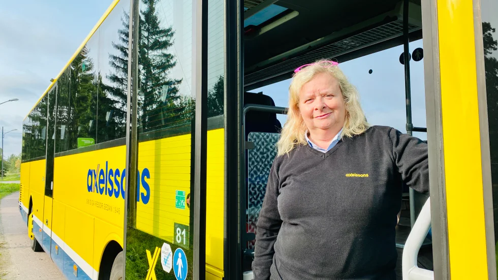 Kicki Nikkanen Goulding kör skolbuss i Eskilstuna. Hon förfasas över andra trafikanters beteende runt bussen och barnen.