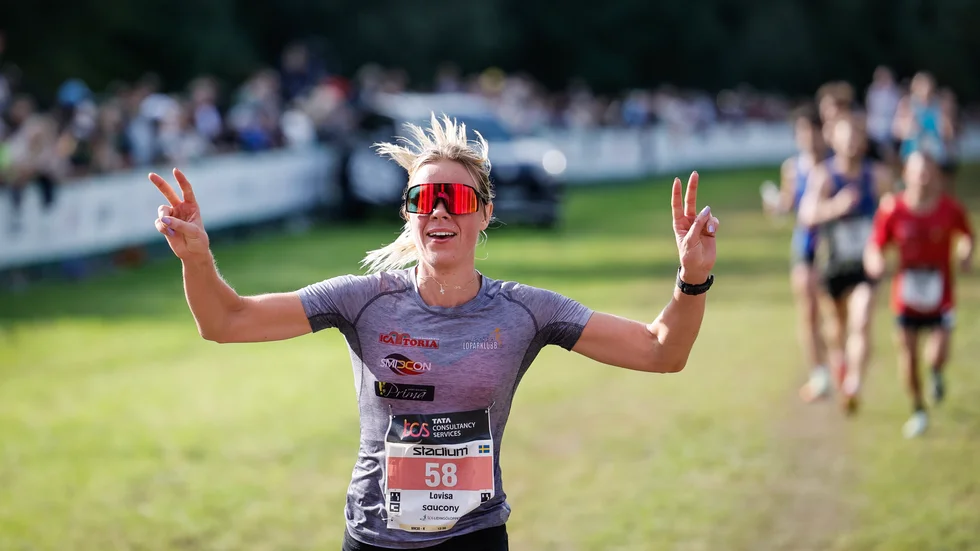 Lovisa Modig spurtade i mål som trea på Lindingöloppet och hon avverkade de 30 kilometerna i terräng under två timmar.