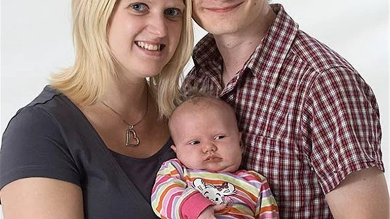 Elin Lindell och Stefan Heintze, Motala fick den 20 juni 21.26 dottern Amanda. Längd: 53 cm. Vikt: 4 450 g.