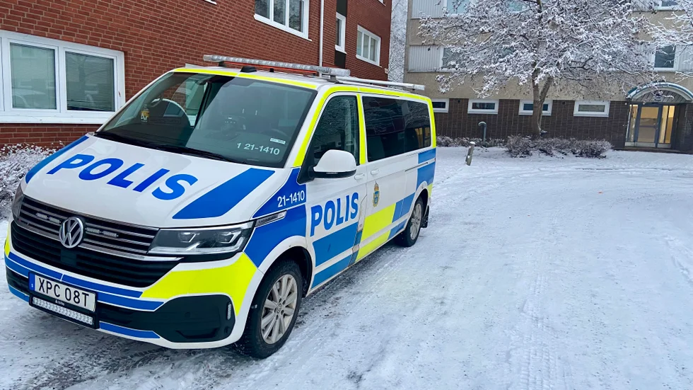 Poliser var på plats i Valsätra även under torsdagsmorgonen.