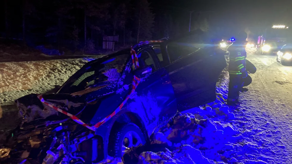 En trafikolycka med fem personer inblandade har inträffat på väg 370 i höjd med Bjurträsk. 