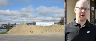 Massor från simhallsbygge används vid gropen