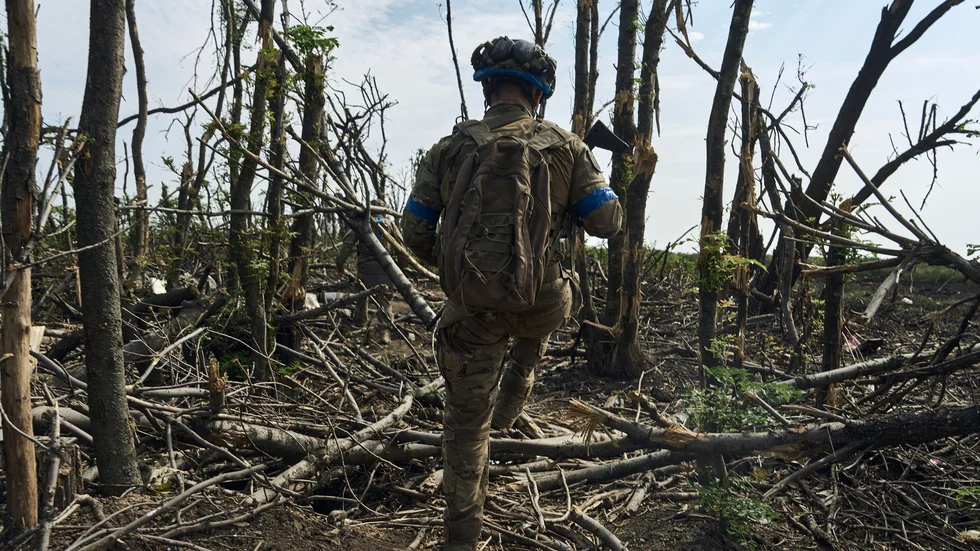 En ukrainsk soldat i Bachmut. Arkivbild.