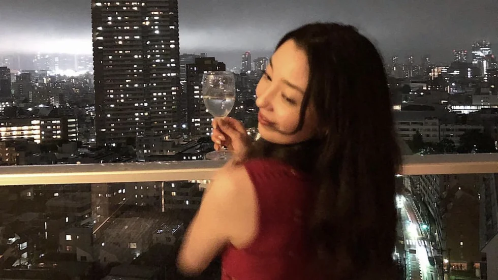 Anni Storlöpare bodde under en tid i den lilla byn Pålkem i Gällivare kommun. Nu bor hon i Tokyo med 37,7 miljoner invårare. 