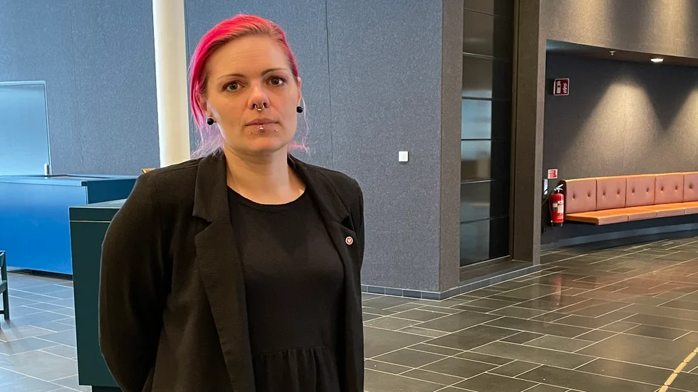 "Vi visar att kommunen värdesätter språken", säger Sanna Inga Poromaa (V), vice ordförande i socialnämnden. 