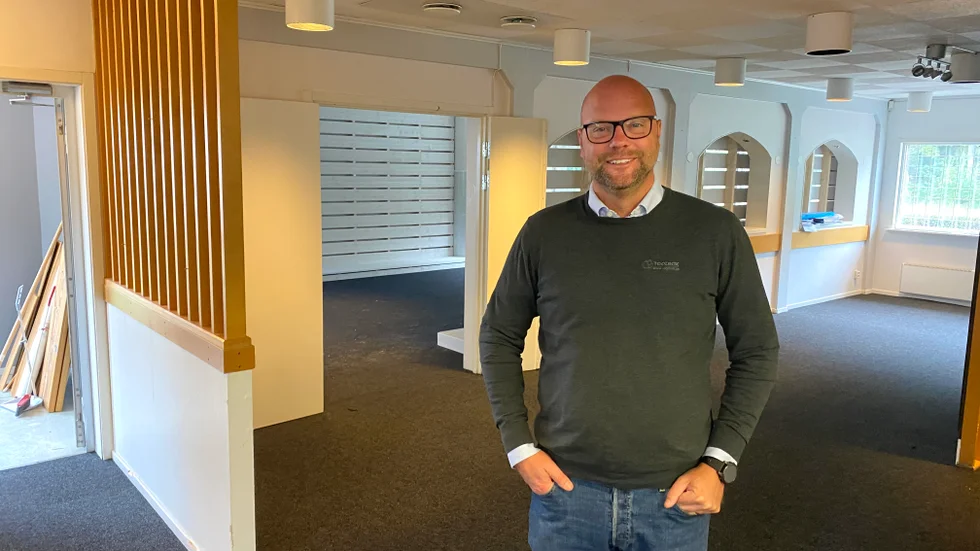 Toolbox Sweden AB har efter det senaste företagsköpet ökat sin egen produktion. "Det har blivit trångt i våra lokaler i Facetten. Vår butik får inte plats", säger Martin Lindqvist när han visar lokalerna på Fågelsången, alldeles intill riksväg 35 dit företagets butik för bygg och jakt snart flyttar. 