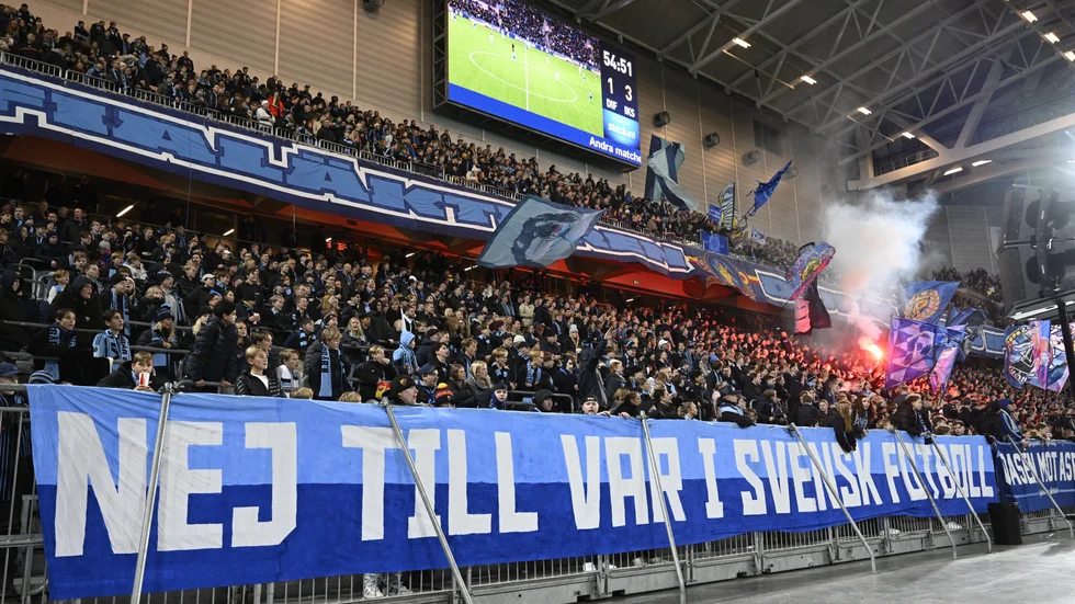 Protester under en allsvensk match mot VAR.