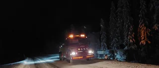 Lastbilsförare har liftat bort från olycka