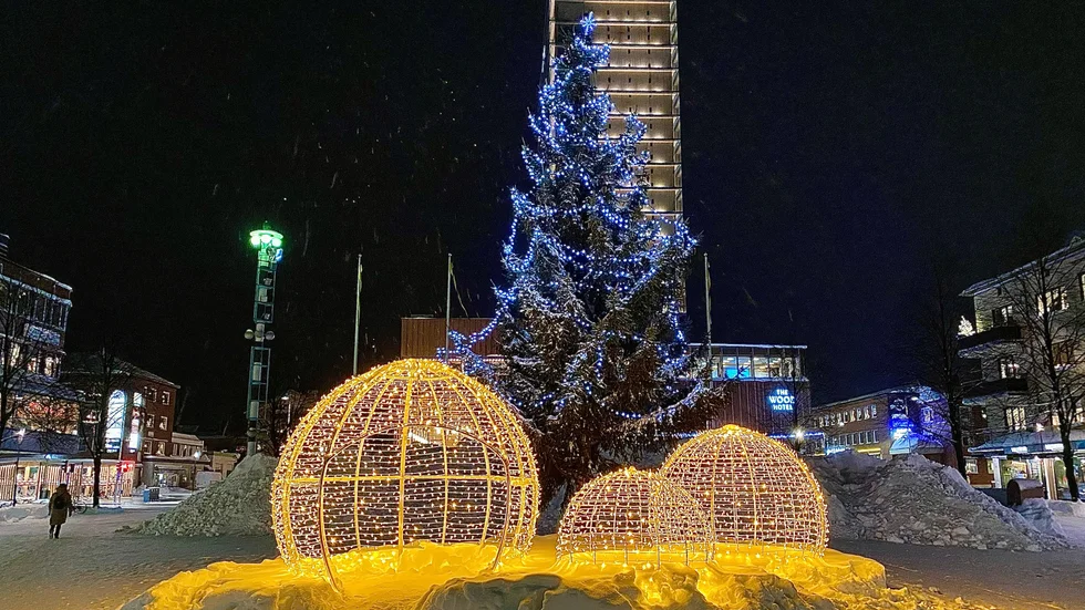 Du kan nominera granar fram till den tredje advent. Bilden är tagen på Guldtorget i Skellefteå.