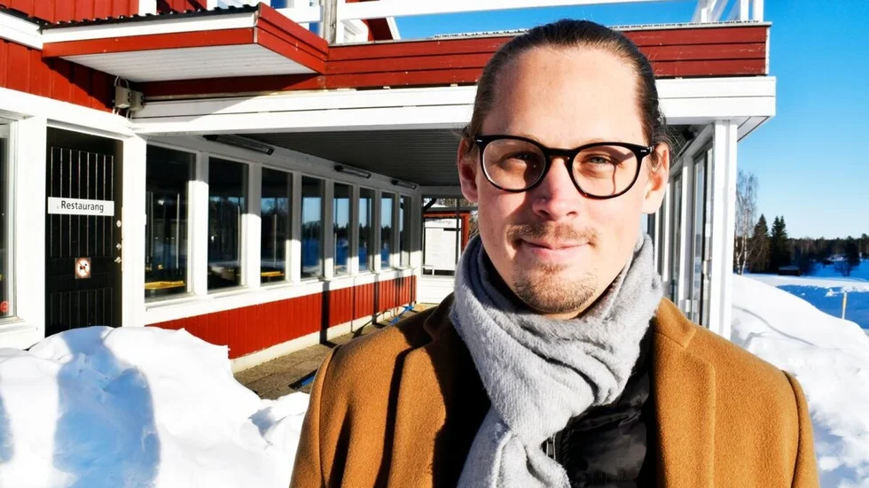 Oliver Lundmark driver i dag La Cena och Kork Vinbar. 