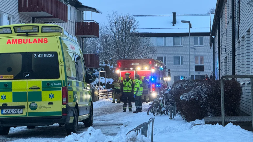 Både ambulans och räddningstjänst ryckte ut på fredagseftermiddagen.