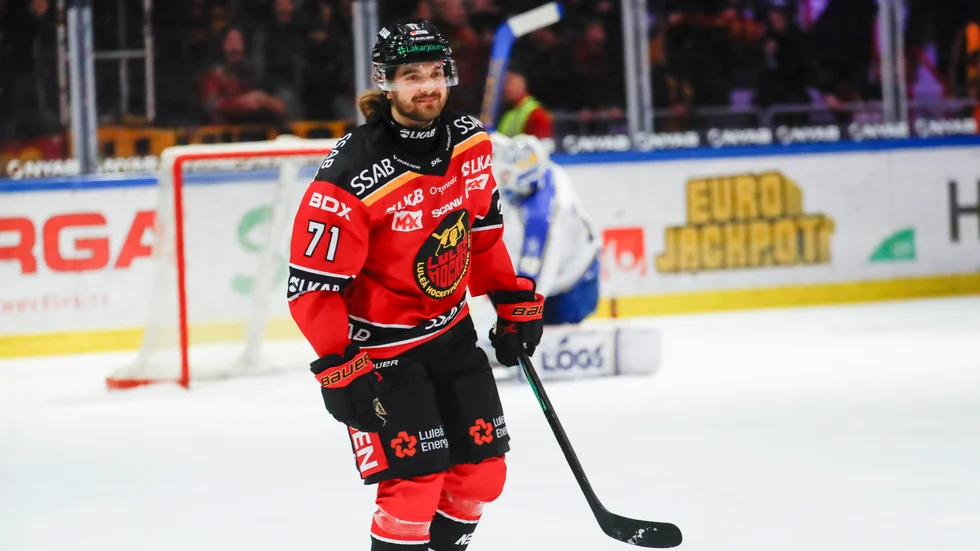 Adam Brodecki jublar efter avgörande straffen som skrände bort Leksandsspöket.