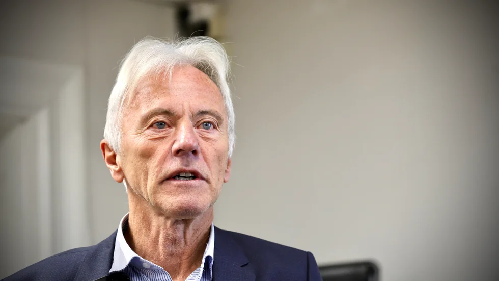  Reidar Svedahl bör göra processen kort och avgå innan han blir avsatt om tre veckor. 