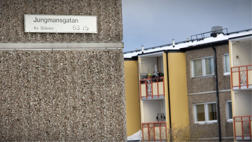 Stäven, Gråbo, Nu Klarabo-lägenheter efter att Gotlandshem sålde. 
”Försäljningen av lägenheterna på Gråbo har gjort att Gotlandshem gått miste om 35 miljoner årligen i hyresintäkter men den mänskliga förlusten är större. Det har blivit mycket svårare att få en förturslägenhet”, skriver Linda Wagenius (V).
