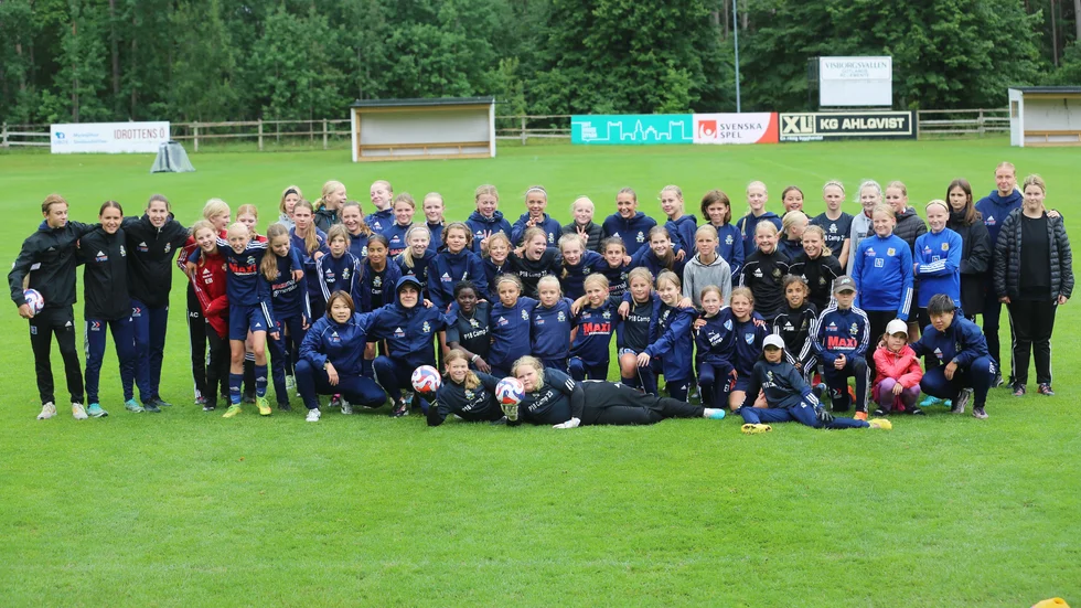 P18 IK Camp 23 gör under veckan debut, och det råder stor VM-feber bland de 55 deltagarna.