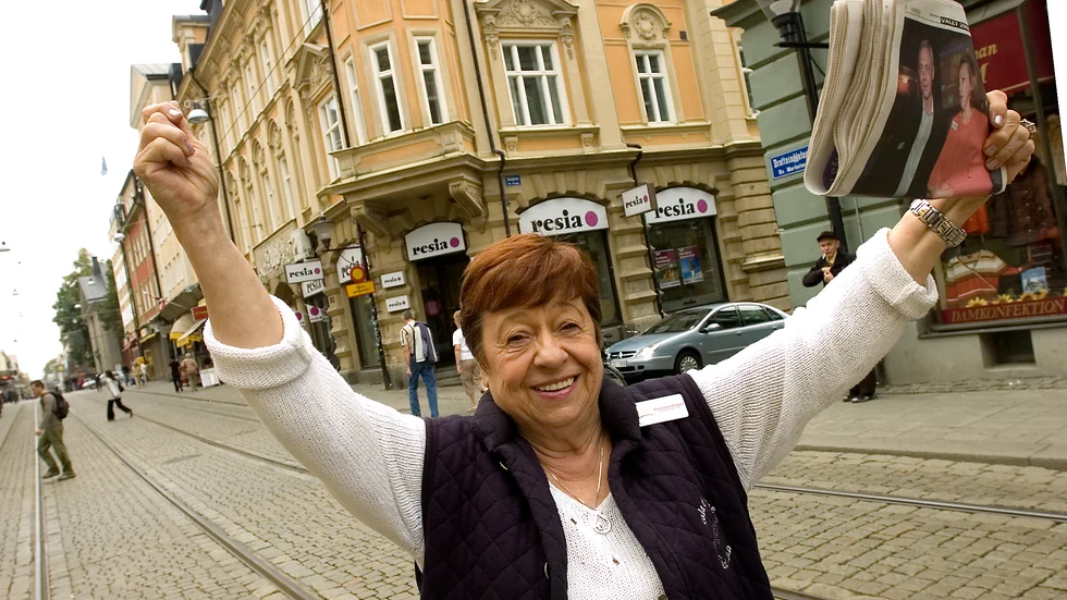 En drottning på Drottninggatan firar valframgången för Vrinnevilistan i landstingsvalet 2006. 