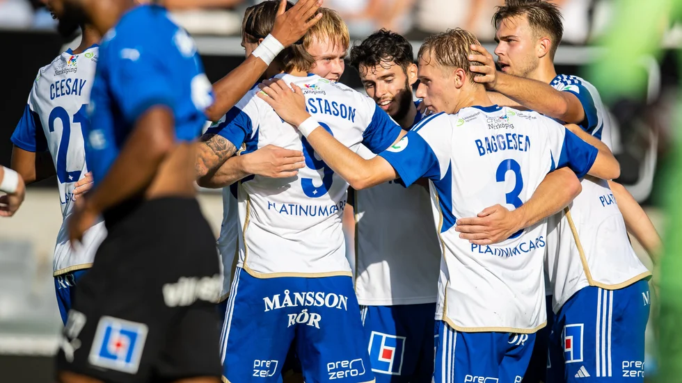 IFK Norrköping jublar efter att ha tagit ledningen med 21 borta mot Halmstad.