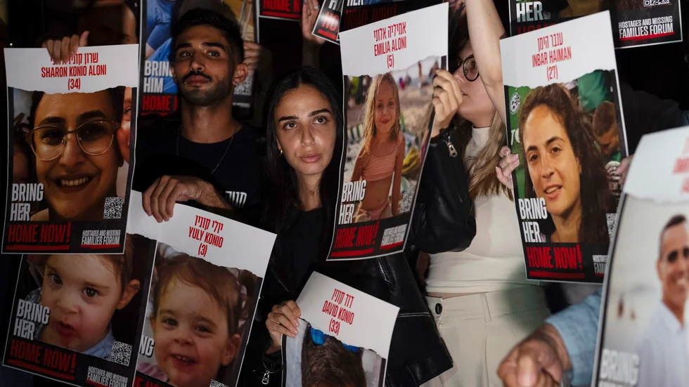 Anhöriga har kunnat identifierat vissa människor som tagits till fånga av Hamas, då genom filmklipp.