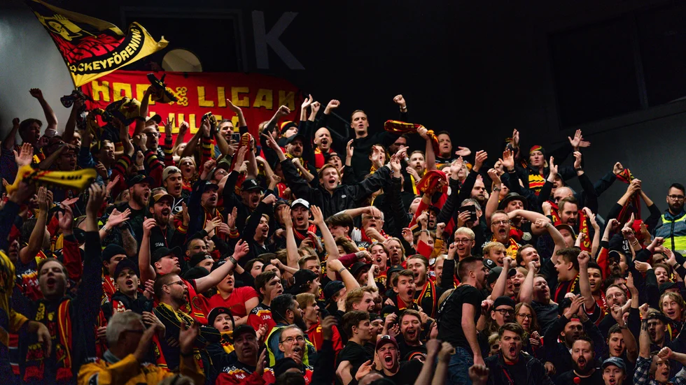 Luleås supportrar får flaggförbud även på bortaplan. 