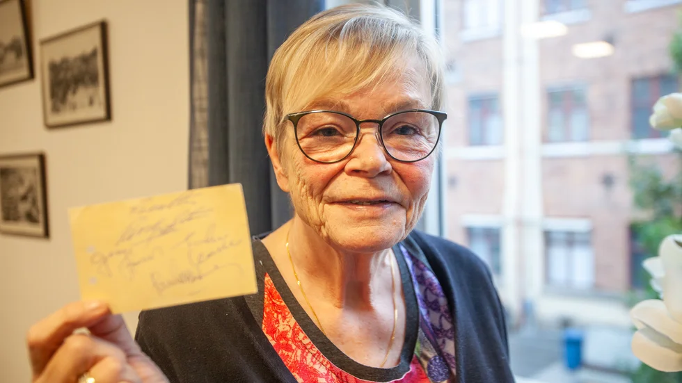  Christina Öfling, 73, fick en bit papper signerad av samtliga Beatlesmedlemmar under deras Eskilstunabesök 1963.