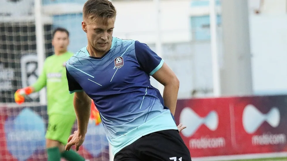 Anders Eriksson, internationellt meriterad östgötsk fotbollsprofil, kan vara den mittback som Motala AIF behöver.