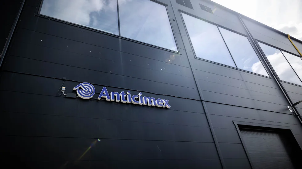 Vi träffar Mattias Stenberg som är skadedjurstekniker hos Anticimex. Han pratar om deras nya teknik som ska stoppa gnagarna. 