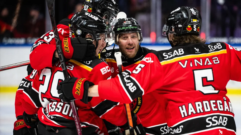 Linus Omark tycker att Luleå Hockey har agerat bra i turbulensen kring Mario Kampe. "Vi som är kvar här vill vara kvar här och spela för klubbmärket".