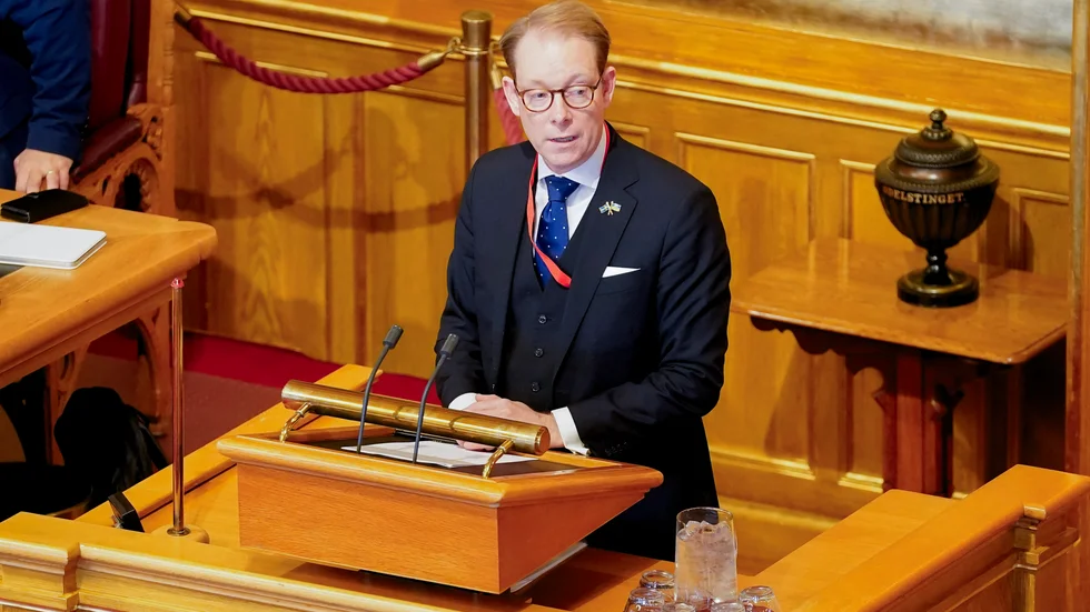 Vänsterpartiet KU-anmäler utrikesminister Tobias Billström (M).