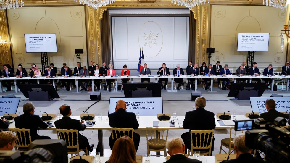 Hjälp till Gazaremsan diskuteras under torsdagens möte i Paris, där över 50 länder deltar.