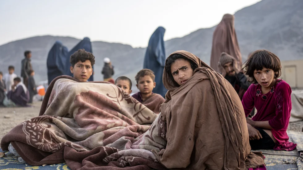 Afghanska flyktingar vid gränsen till Pakistan. Arkivfoto.