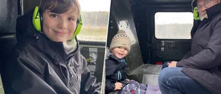 Här åker Leonard, 11, på bandvagnstur