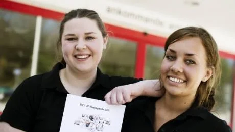Andrapristagare. Caroline Andersson och Linnea Johansson (samt Alexandra Hellgren, ej med på bilden) har företaget Strapclip ihop. De tog en silvermedalj på SM i ungt företagande.Foto: Wilhelm Jaresand