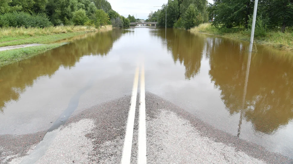 "Klimatförändringarna innebär alltmer extrema väderförhållanden, såsom översvämningar, skogsbränder och kraftigare stormar. Sveriges kommuner måste bli bättre på att kartlägga sårbarheter och bygga klimatanpassade samhällen".