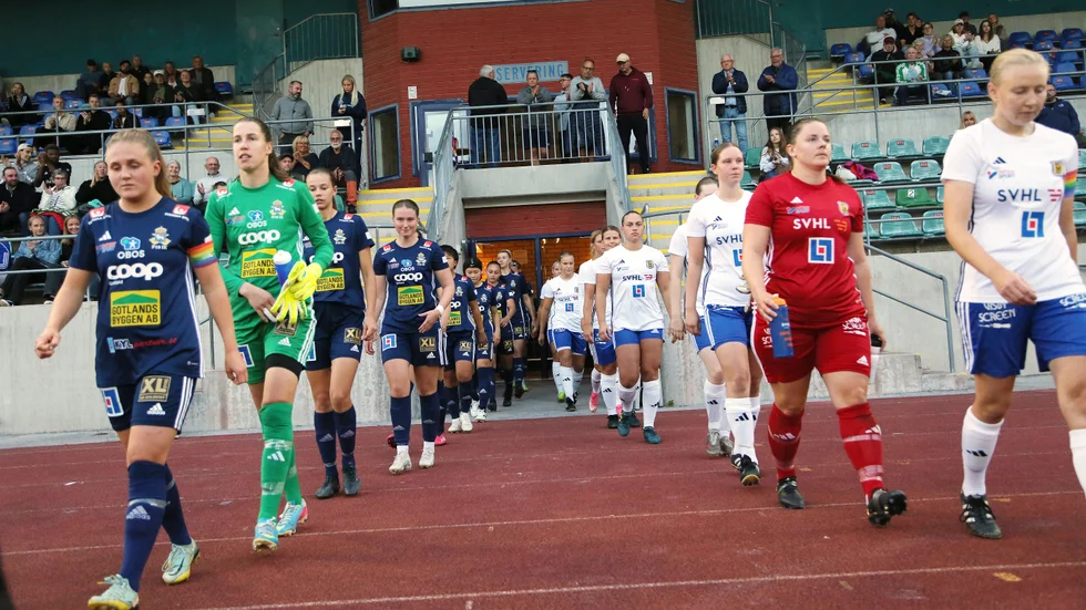 P18 (vänster) och Dalhem (höger) drabbade samman i DM-finalen och P18 var det starkaste laget och får nästa år spela i Svenska Cupen.