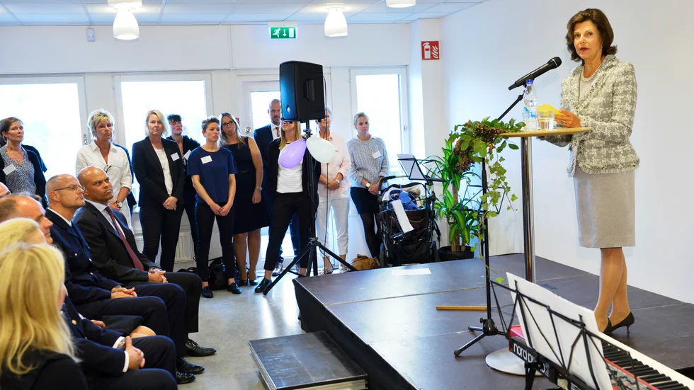 "Norrbotten är den enda regionen i Sverige som saknar ett Barnahus" skriver regionrådet Camilla Friberg (S) som vill se en ändring på det. Bilden är från när drottning Silvia invigde ett Barnahus i Stockholm.