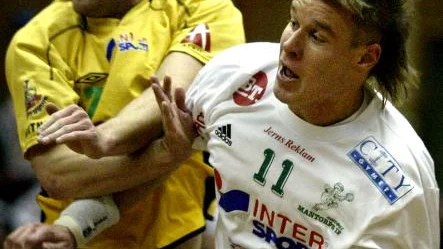 Fredrik Elofsson sköt Cyrus sönder ochsamman i går. Det kunde inte ens seriensskyttekung Erik Höglund förhindra. Bild:MATILDA AHL