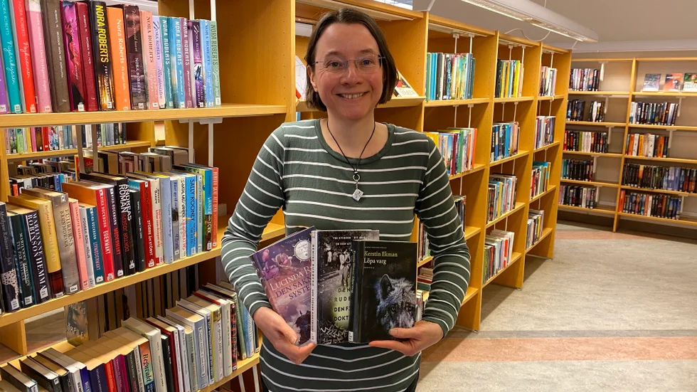 Marie Gustafsson är bibliotekarie i Katrineholm och hon berättar vilka böcker som lånas mest och vad som gör att vissa böcker lånas ut mer. 