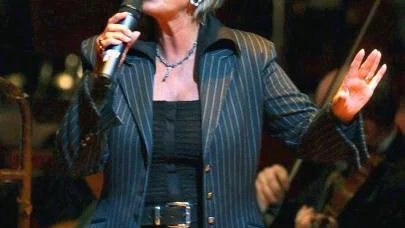 Artisten Ann-Louise Hanson fyller 60 år den 4 april och lagar kalasmaten själv. Hon är känd för sin excellenta kokkonst.