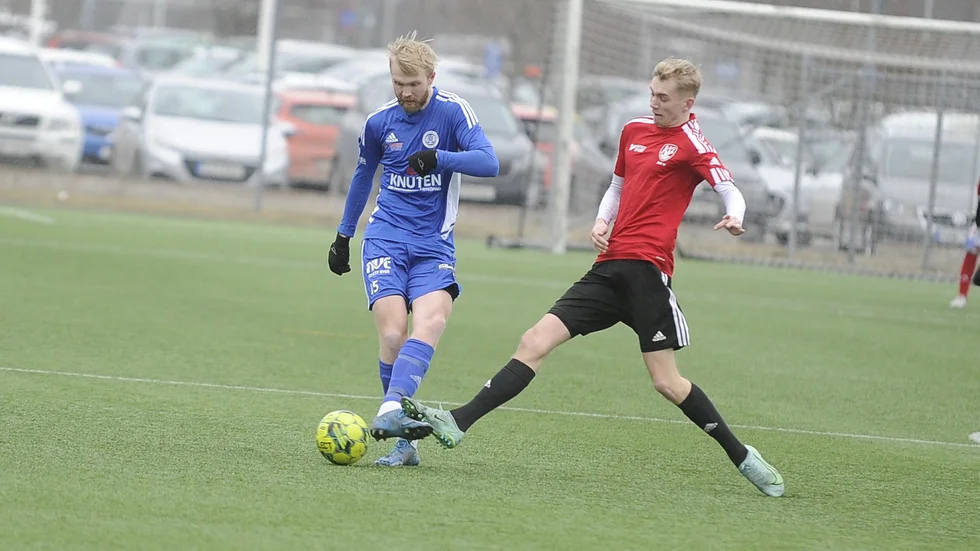 Marcus Björklund gjorde två av Harg mål vid storsegern i seriepremiären.