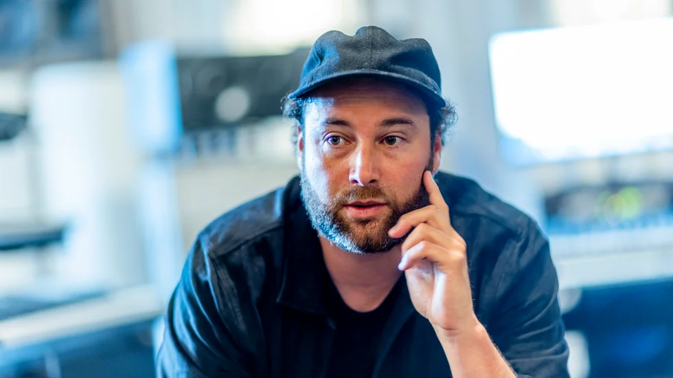 Zakarias "Zacke" Lekberg är en av de artister som protesterar mot nedläggningen av ljudteknikerutbildningen i Piteå.