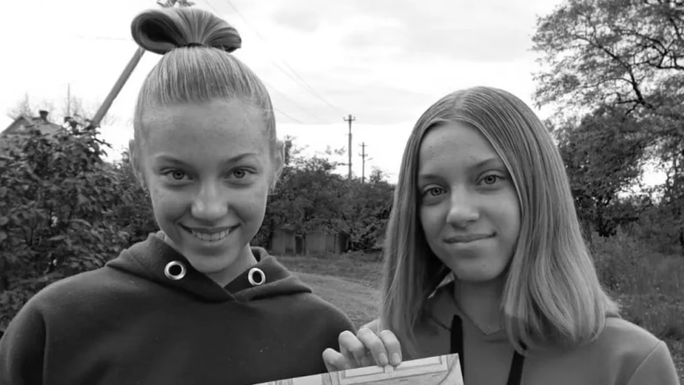 Tvillingarna Anna och Yulia Ansenchenko skulle fylla 15 år i höst. 