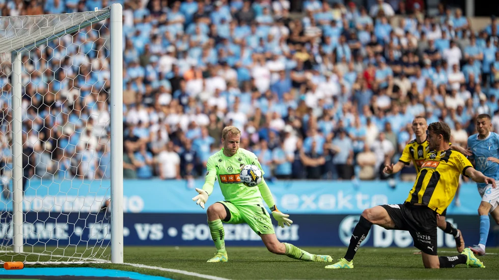 Häckens Johan Hammar noterades för ett omdiskuterat självmål, som innebar 2–2, mot Malmö.