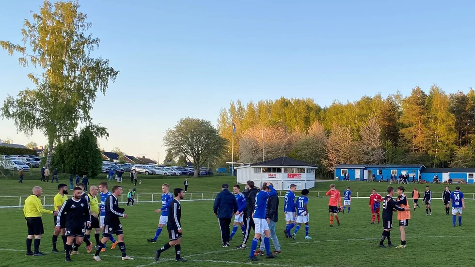 IFK Motala deppar och Mjölby Södra jublar efter matchen på Askling bil arena som Södra vann med 1-0 i fyrans bottenstrid.