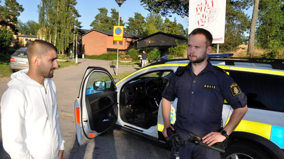Dialog. Om ungdomar i Gottsunda uppfattat ett polisingripande som felaktigt kan Effekto vara en hjälp i de fortsatta kontakterna med ungdomarna, anser Jonathan Oja vid Uppsalapolisen. På bilden syns han tillsammans med Raoaz Majid vid Effekto.
