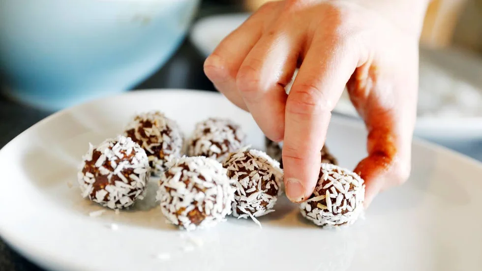 Mumsiga chokladbollar fulla av nyttigheter.